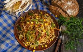 Оригінальний салат «Мурашник» з ковбасою і кукурудзою. Покроковий рецепт з фото