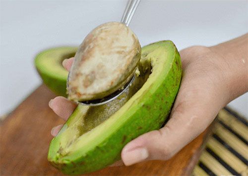 готуємо кісточку авокадо до пророщування
