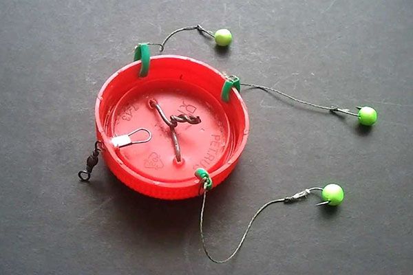 годівниця для риболовлі з пластикової кришки