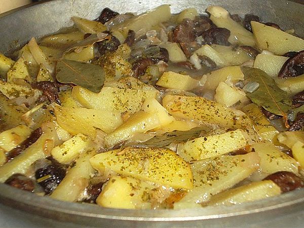 гасити картопля з грибами