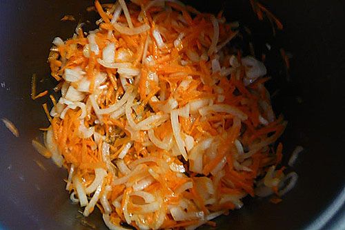 обсмажити моркву з цибулею