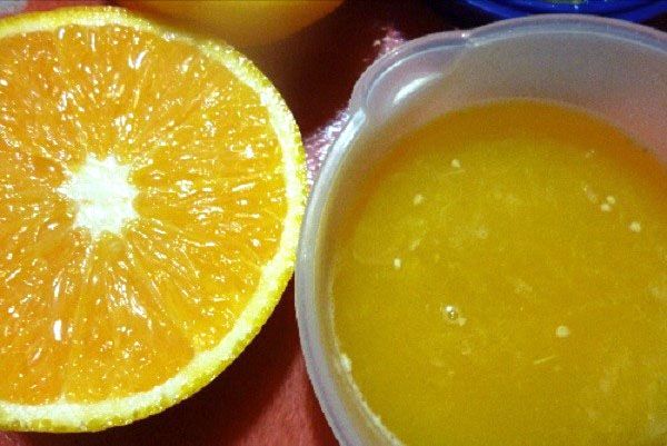 віджати сік апельсина