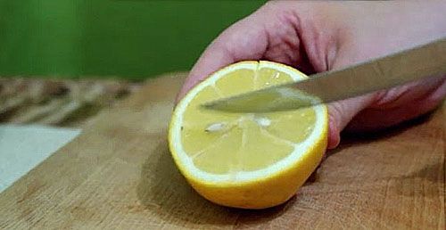 розрізати лимон для компоту