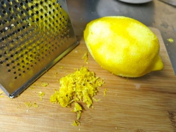 натерти цедру лимона