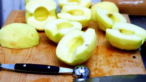 почистити яблука