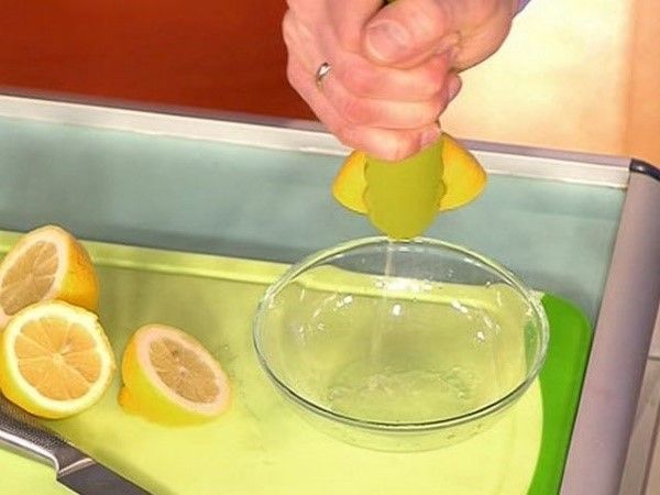 вичавити сік лимона