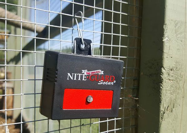 пристрій nite guard solar predator lights