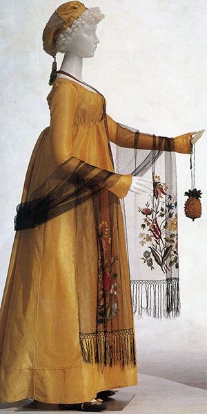 Дама з сумочкою у вигляді ананаса