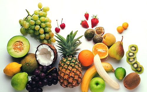 Ананас включають в дієту разом з іншими фруктами і ягодами