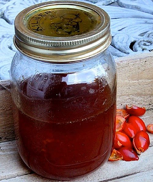 залити компот в банки і закатати