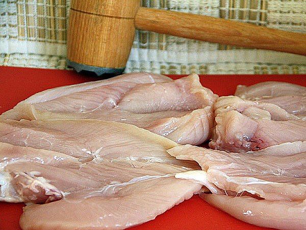 відбити філе курки