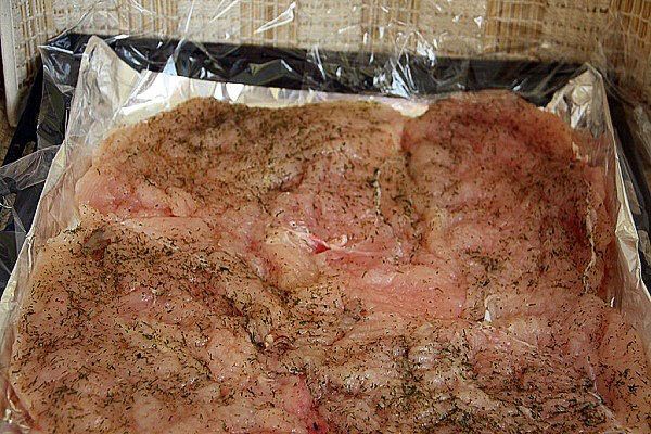 викласти м'ясо на харчову плівку