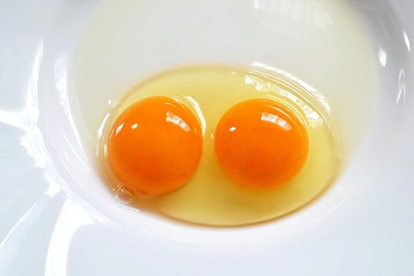 два жовтки в яйці
