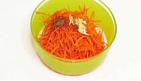 заправити морква спеціями