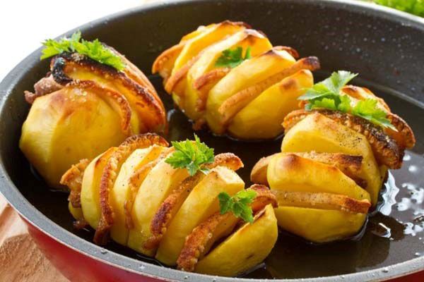 картопля з беконом в духовці