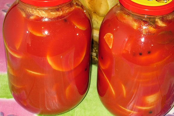 кабачки в томатному соку