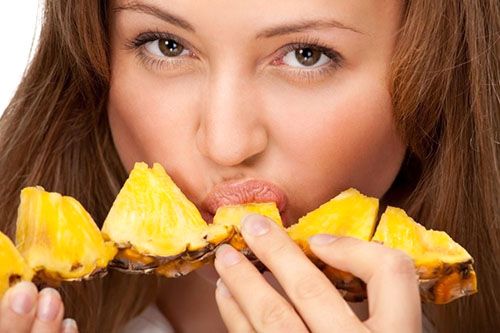 Ароматна соковита м'якоть ананаса містить в багато вітамінів і мікроелементів