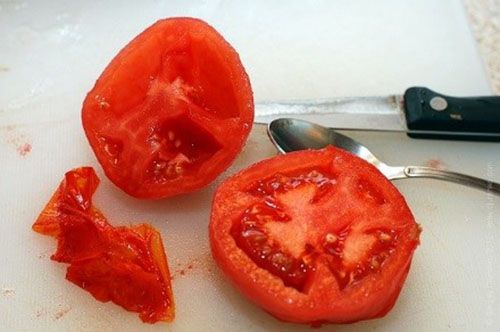 почистити помідори