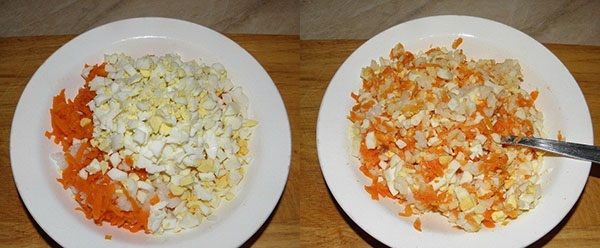 змішати морква, яйце і рис