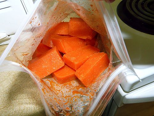 Заморожена морква - відмінна добавка в суп взимку