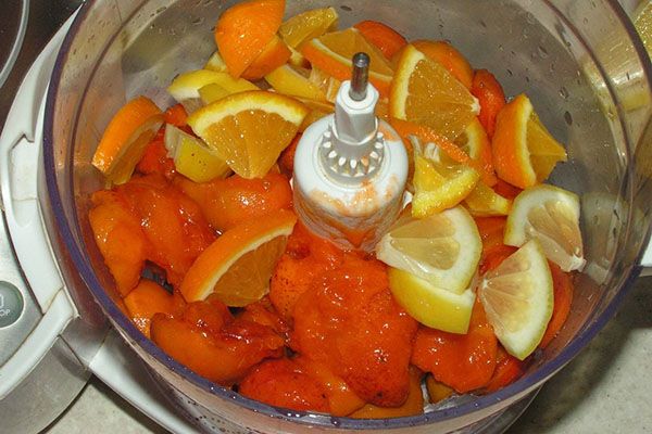 izmізмельчіть цитрусові і абрикос