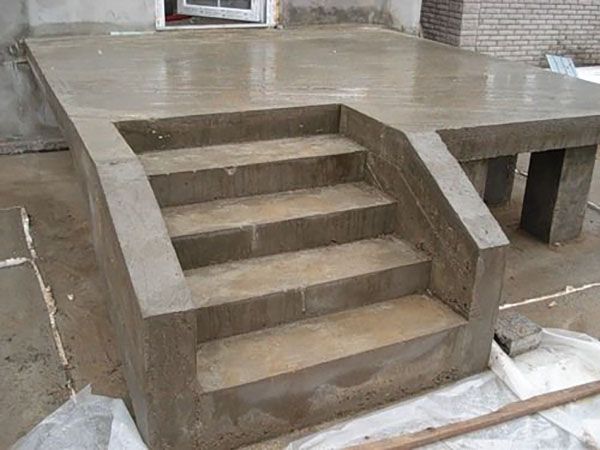 квадратне ганок з бетону