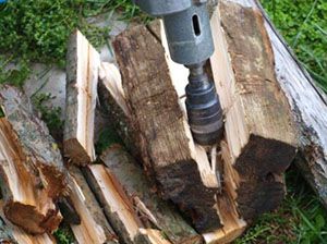 Розкол дров перфоратором з конусної насадкою