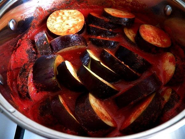 баклажани в томатному соусі