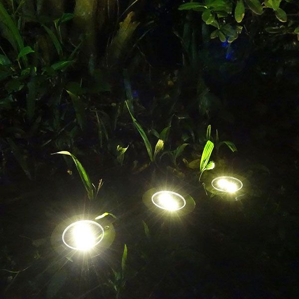 світильники в саду
