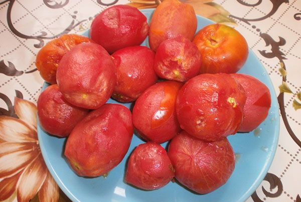 почищені помідори