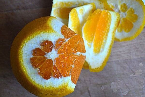 почистити апельсин
