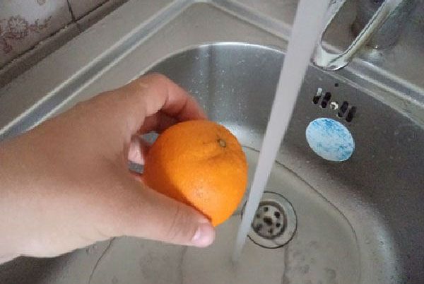 помити апельсин