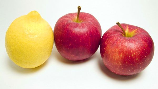 яблука і лимон