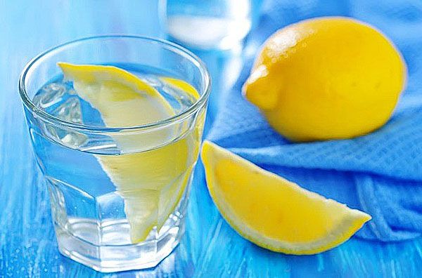 У лимонну воду можна додавати імбир і мед