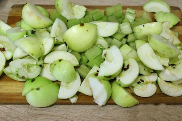 нарізати яблука для компоту