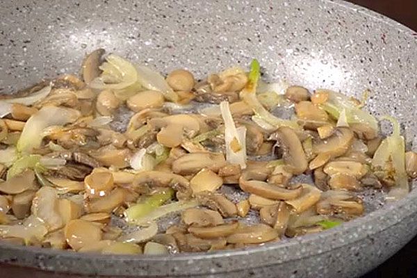 гасити лук і гриби