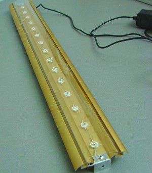 Світлодіодний світильник для розсади зроблений вручну