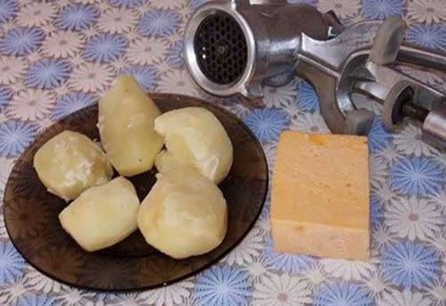 картопля і сир пропустити через м'ясорубку