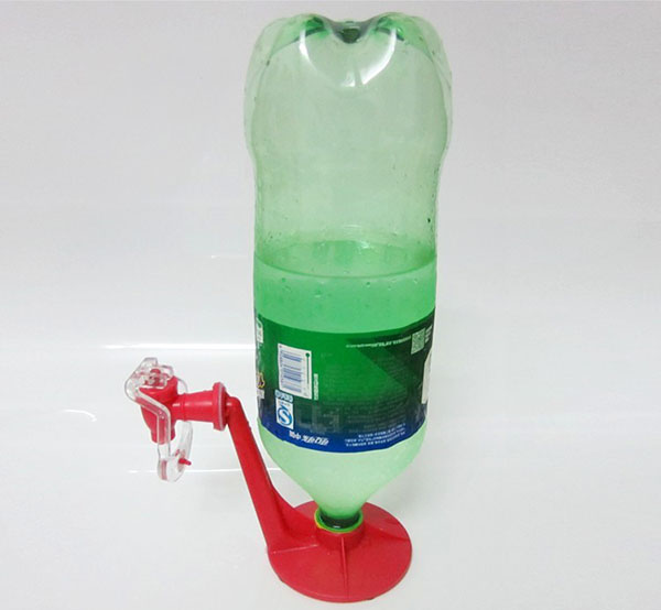 підставка-кран для пластикових пляшок