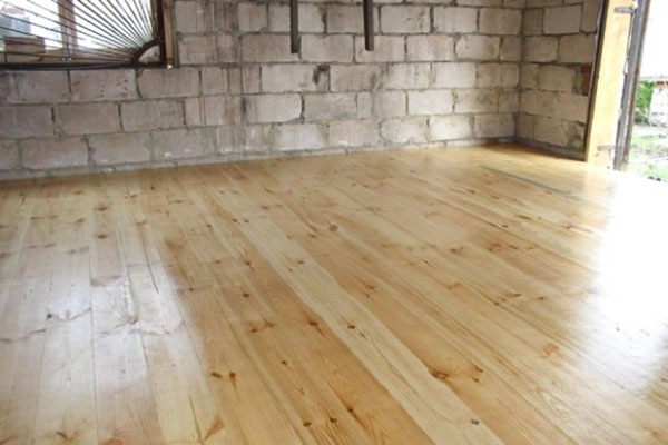 дерев'яна підлога в гаражі