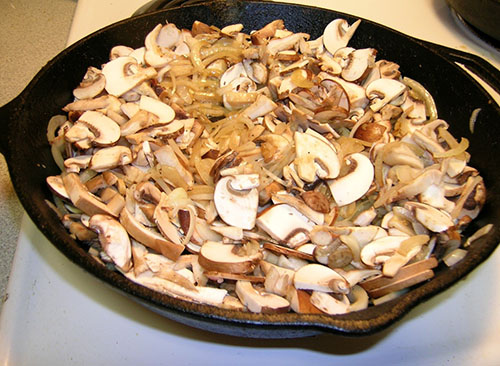цибуля з грибами смажити