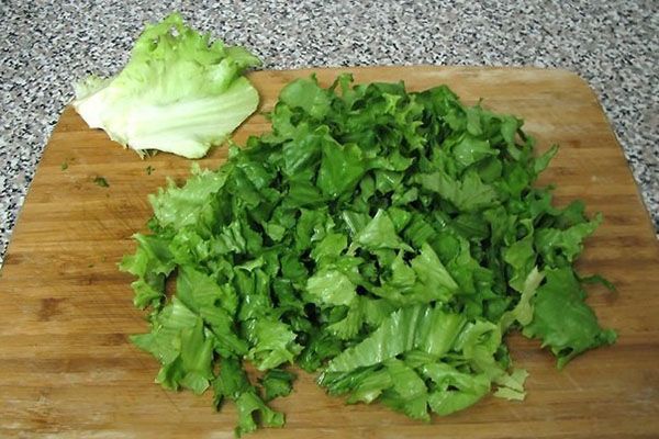 нарізати листя салату