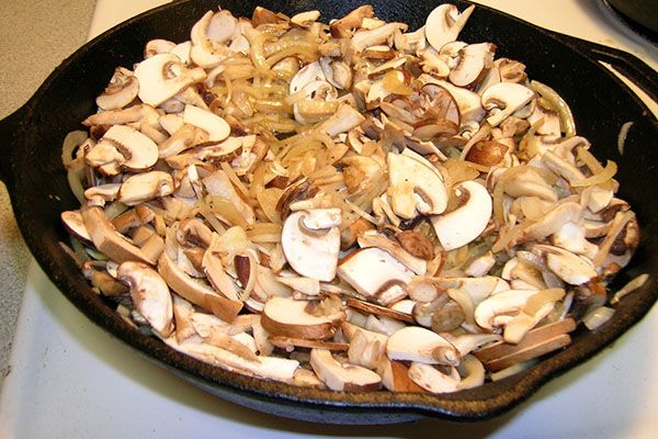 смажити гриби з цибулею