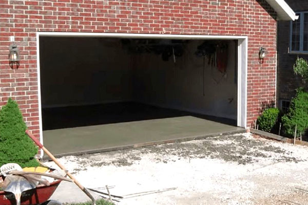 бетонну підлогу в гаражі
