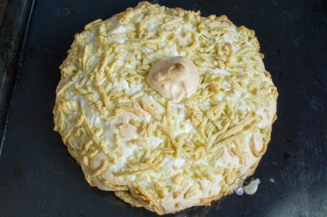 Випікаємо пісочний яблучний пиріг з меренгою в духовці