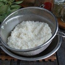 Промиваємо білий рис