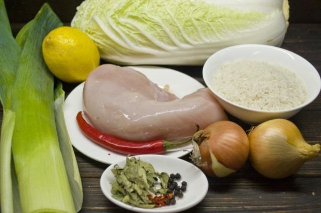 Інгредієнти для приготування голубців в пекінській капусті