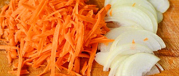 підготувати моркву і цибулю