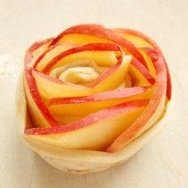 Яблучні троянди з листкового тіста
