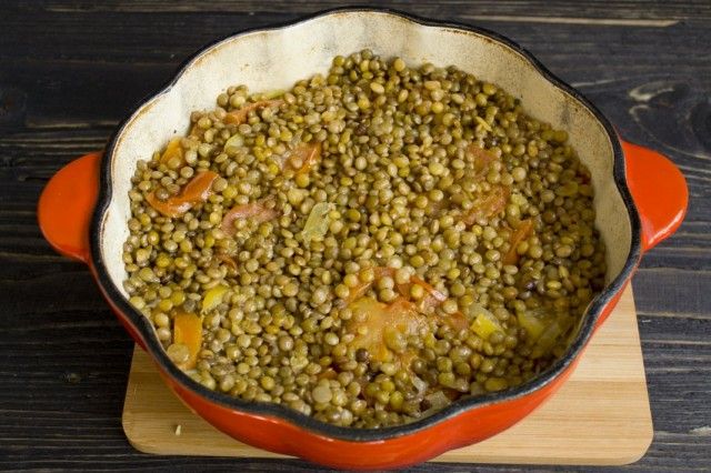 Заливаємо холодною водою і варимо до повної готовності